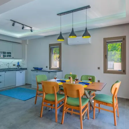 Villa Safir 1-2 *